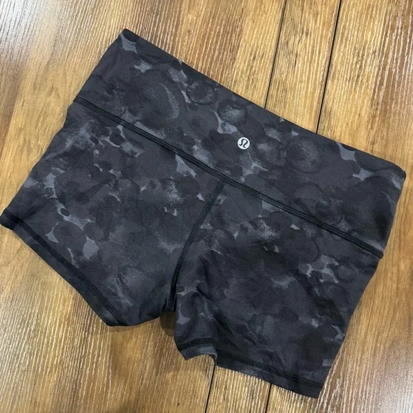 Lululemon Boogie Short - Picture 2 of 4